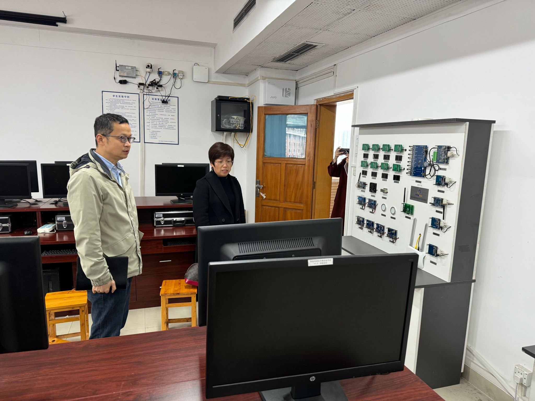 校際聯(lián)動(dòng)共探新工科發(fā)展——重慶移通學(xué)院計(jì)算機(jī)學(xué)院赴重慶工商大學(xué)開(kāi)展深度交流